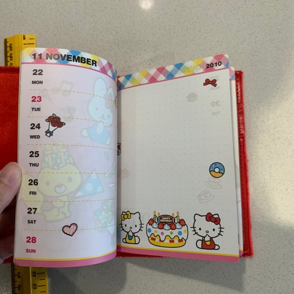 2011 HELLO KITTY PLANNER BRAND NEW - Picture 5 of 14